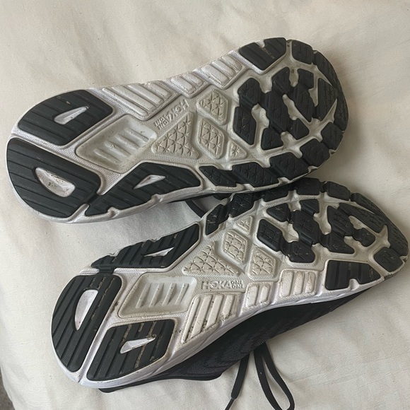 Women’s Arahi 6 Hoka Sneakers - Picture 10 of 11